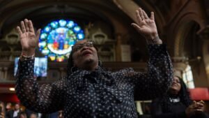 La iglesia de Chicago pide resistencia tranquila a la intervención federal esperada