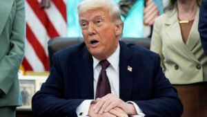 Trump dice que el ejército de los Estados Unidos nuevamente atacó un bote que transportaba drogas desde Venezuela