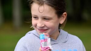 ¡Ayuda! Los camiones de helados policiales intentan retratar a los oficiales con una luz positiva