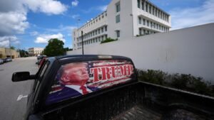 Trump comienza en nombre de una persona por cargos de tratar de matar a Trump