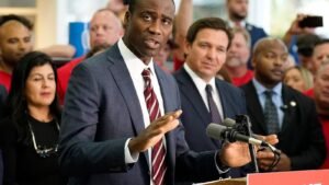 El plan para excluir la regla de la vacuna escolar de Florida no comenzará durante 90 días, no todas las enfermedades cubren