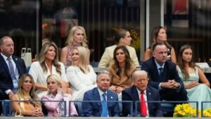 El autobús de Visit Open de Trump de Trump y Long Protection Line