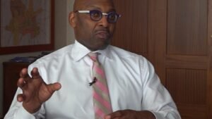 Miles de estudiantes de Ohio se fueron sin viaje en autobús escolar a medida que se expandió el transporte de la escuela privada