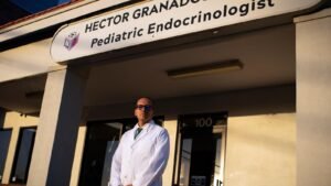 Texas Transgender excluye el caso contra el médico por presuntamente pagar el cuidado de los jóvenes a los jóvenes