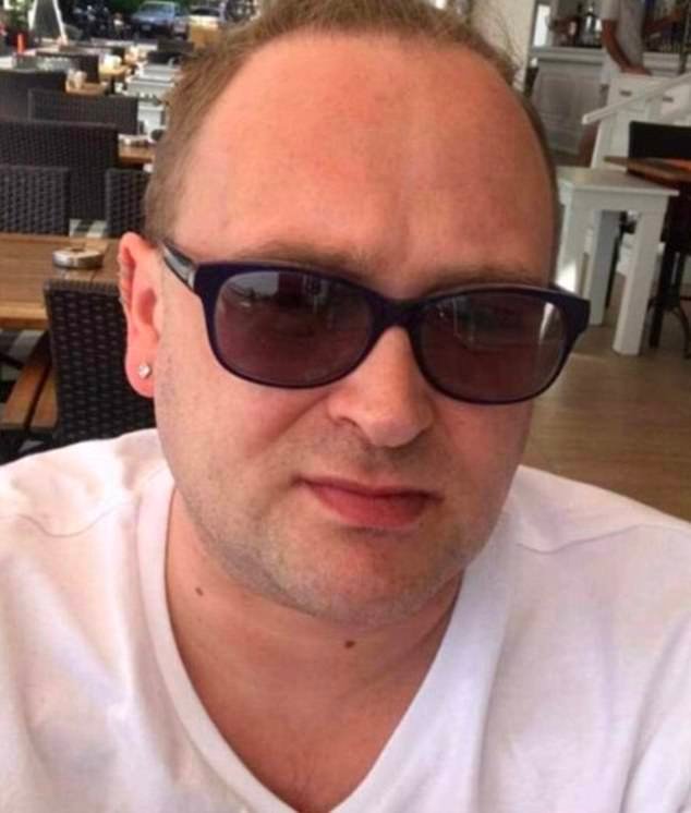 La organización benéfica LGBT juvenil en el medio de las estafas de pedófilos anteriores se pagó por casi £ 500k contribuyentes