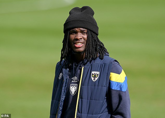 El jugador de fútbol 21, después de colocar más de 250 apuestas, alcanzó una prohibición larga y multas significativas, ¡ya que el cumpleaños del jugador se anunció en el cumpleaños!