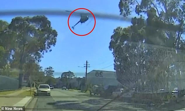 Bankstown en helicóptero Crash, Sydney: imágenes impactantes cuando un helicóptero cae del cielo y se estrella en la parte superior del automóvil