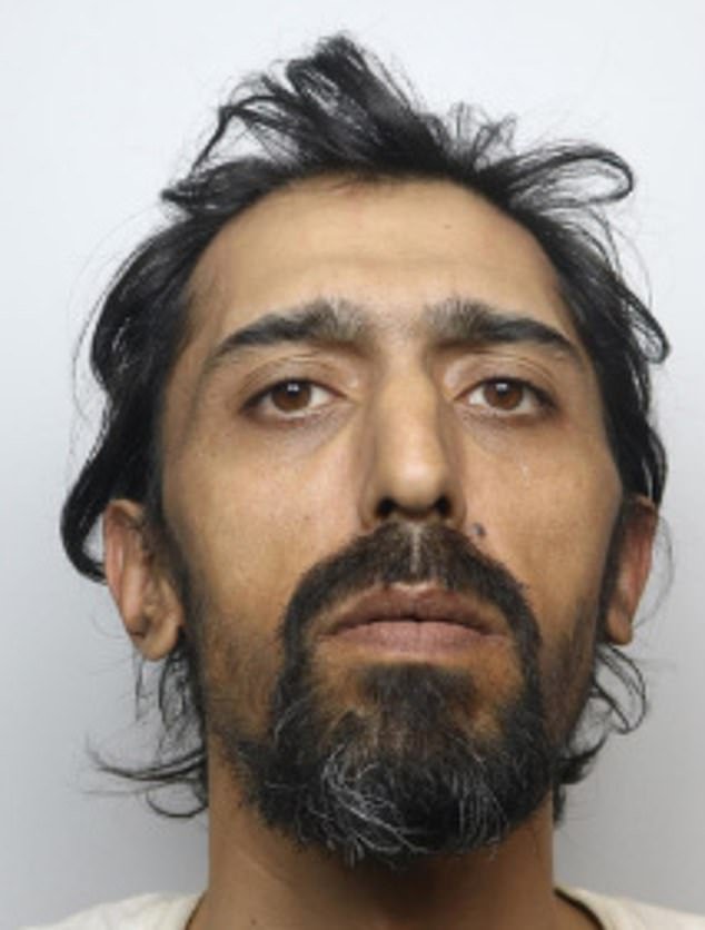 Una niña de 15 años en la ceremonia de la ley de la Sharia se ha casado con un violador que estuvo presente por su activista social ’15 -Year -Yold Girl.