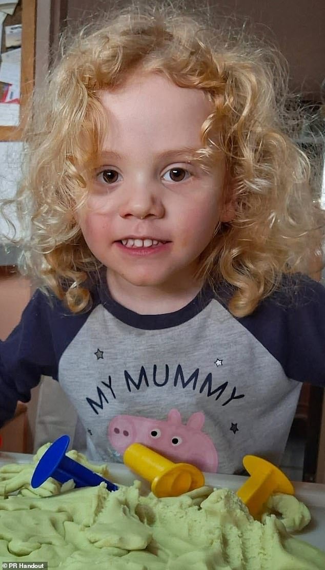 La policía buscó a un niño de cuatro años en el cambio de Outback Australian en ‘Operación de recuperación’ cuando la policía lo intentó.