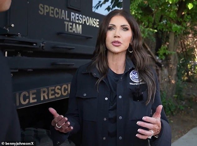 Christie Nom confirmó que el hielo NFL estaría alrededor del Super Bowl con una blusa advertencia