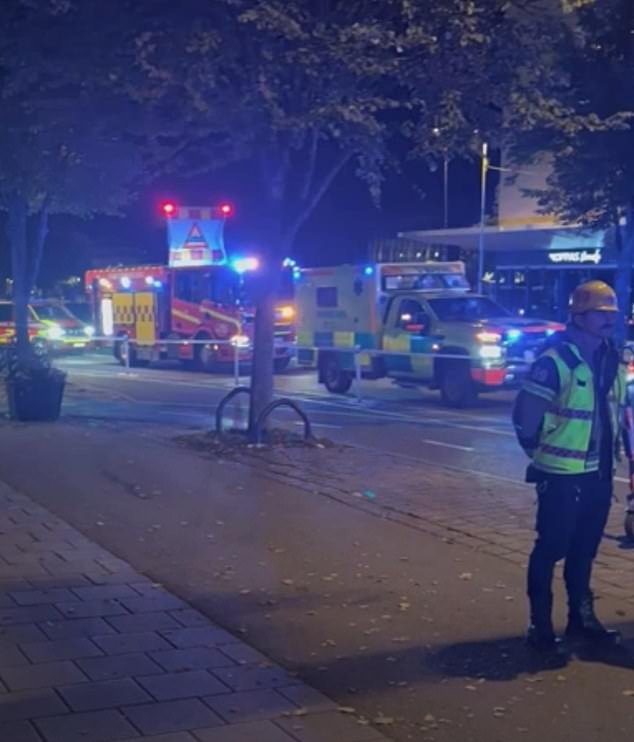 Seis jóvenes han sido asesinados a tiros en el ataque del centro de la ciudad sueca por la policía arrestado a un niño de 14 años