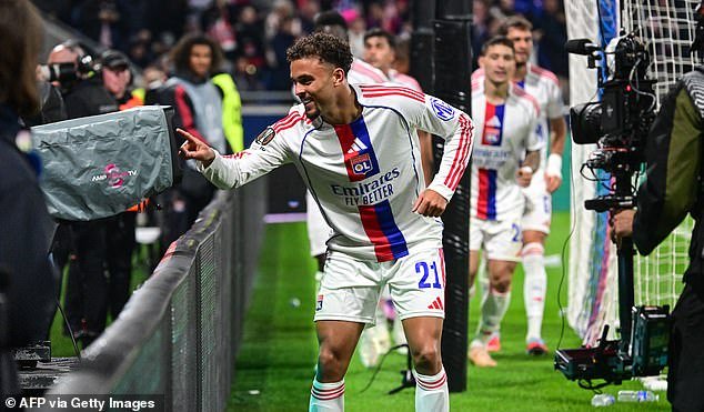 Tres hijos de ganadores de la Liga de Campeones llegaron a una red en tres días consecutivos en España, Francia y Premier League