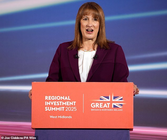 103333985-15229343-Writing_for_the_Daily_Mail_City_grandee_and_philanthropist_Ken_C-m-65_17615229402.jpeg