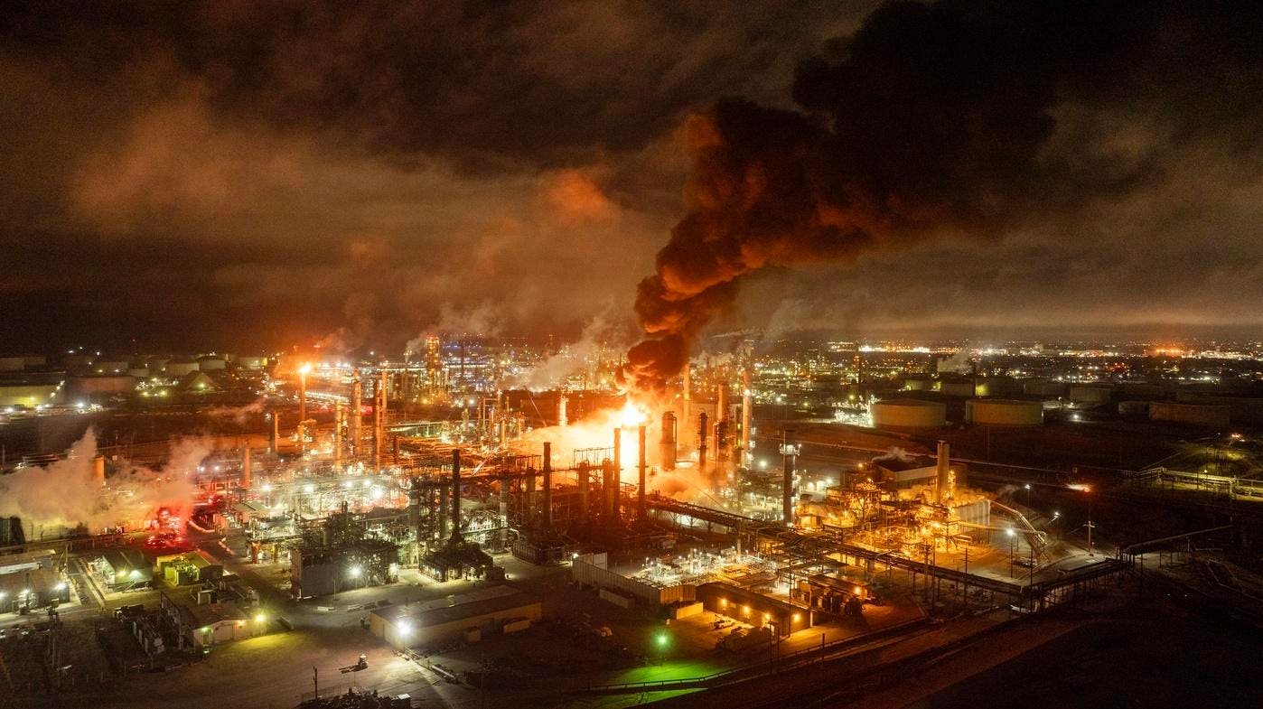 El incendio de la refinería de Chevron amenaza el frágil suministro de combustible de California