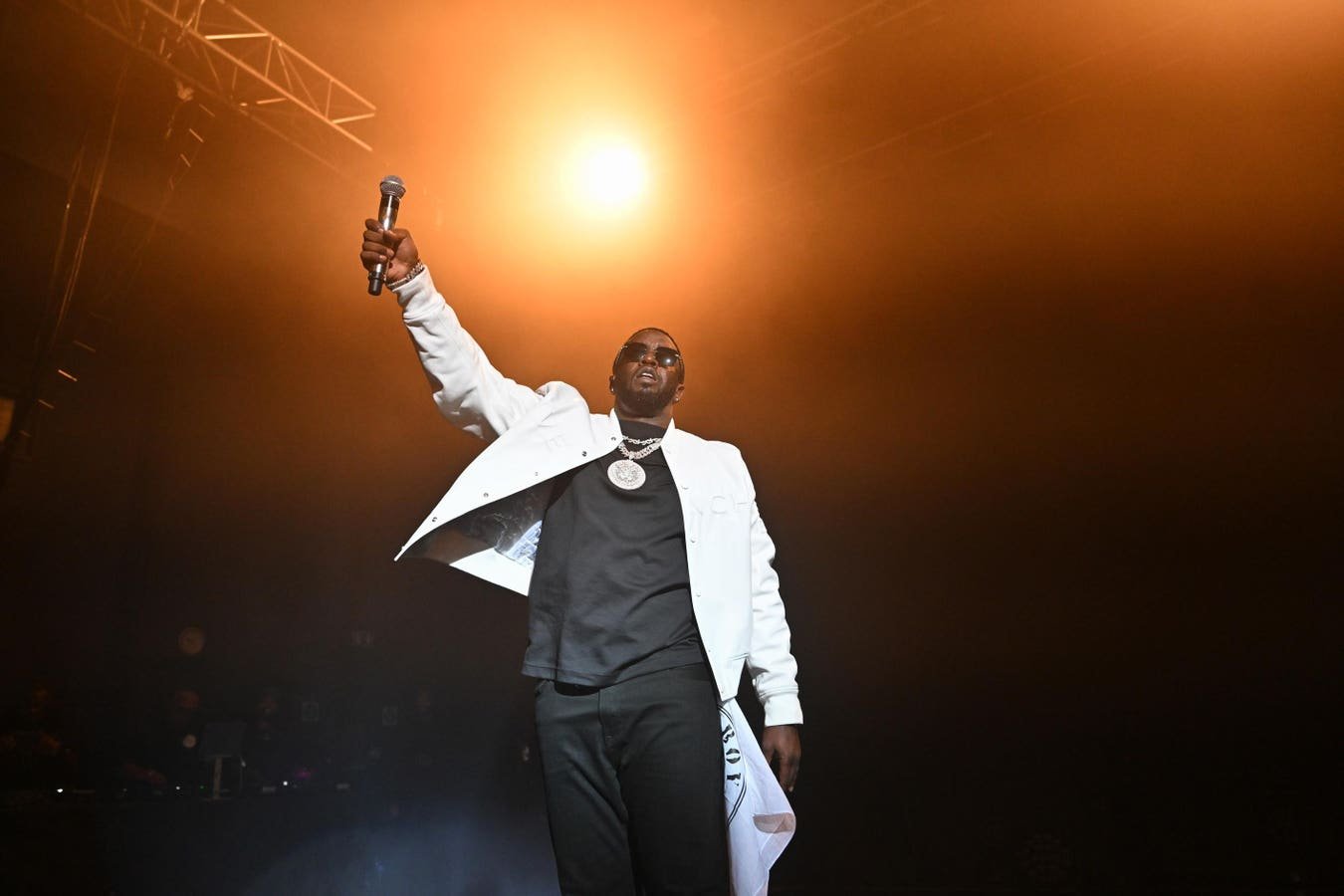 Diddy es sentenciado a 50 meses. ¿Puede un regreso comercial todavía? La historia dice que sí. Aquí está cómo.
