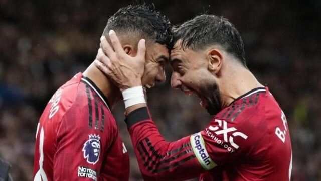 1761460293_68cf2527cc890-pemain-manchester-united-bruno-fernandes-dan-casemiro_665_374.jpg