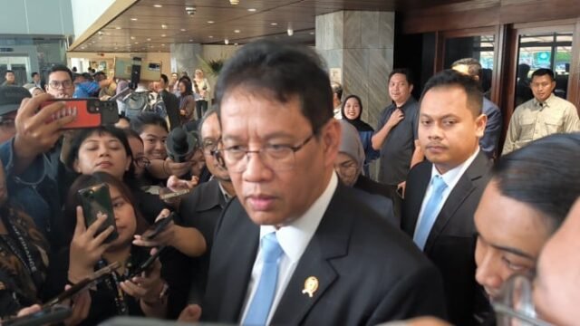 1761552034_68d236e55dc87-menteri-keuangan-purbaya-yudhi-sadewa-di-kompleks-parlemen-senayan-jakarta_665_374.jpg