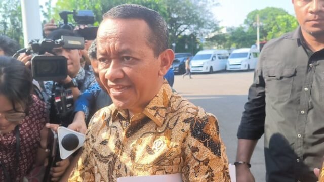 1761641800_68b559fbabe35-ketua-umum-partai-golkar-bahlil-lahadalia-di-kompleks-istana-kepresidenan_665_374.jpg