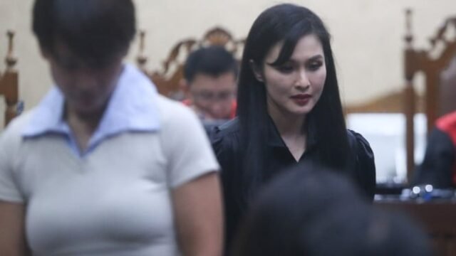 1761674274_6707584a0b047-sandra-dewi-bersaksi-di-persidangan-harvey-moeis_665_374.jpg