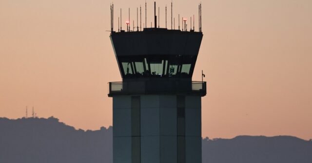 251023-Air-traffic-control-tower-aa-302-950ab7.jpg