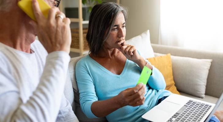Tengo más de 20 tarjetas de crédito, pero no todas las necesitan. ¿Se cancelaría un poco un gran golpe a mi puntaje de crédito?
