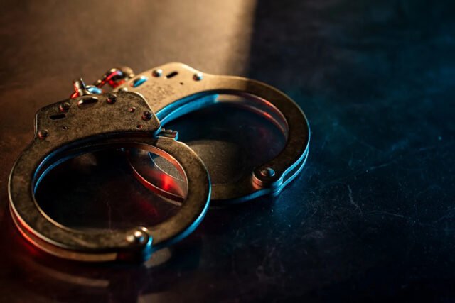 La policía de Shreveport arresta al director de una escuela secundaria por violencia doméstica y cargos de poner en peligro a niños – noticiashuesca.com