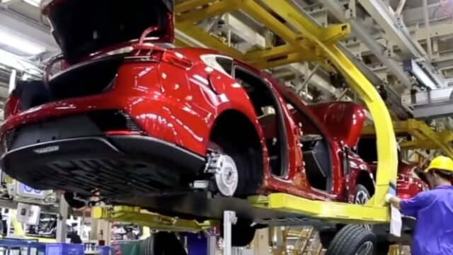 65e6b36a54ace-pabrik-produksi-mobil-listrik-byd-di-changzhou_665_374.jpg