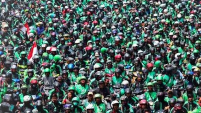 67b2871fbdce8-ratusan-pengemudi-ojol-dan-buruh-angkutan-gelar-demo-di-kemenaker-desak-thr-wajib_665.jpeg