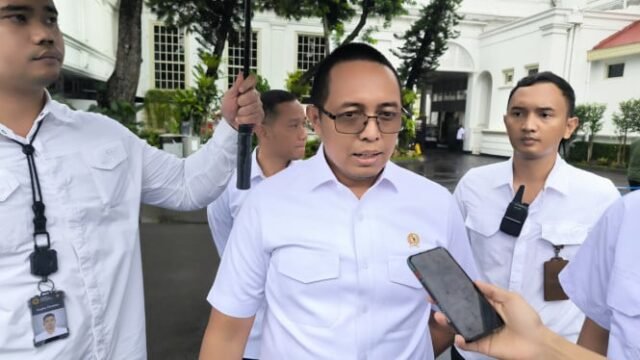 67b30045be58f-istana-persilakan-warga-ke-luar-negeri-jika-punya-skill-yang-cukup_665_374.jpg