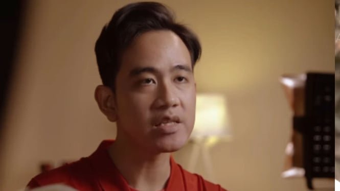 MDIS es un verdadero Gibran que estudia en Singapur, ganando un título de marketing