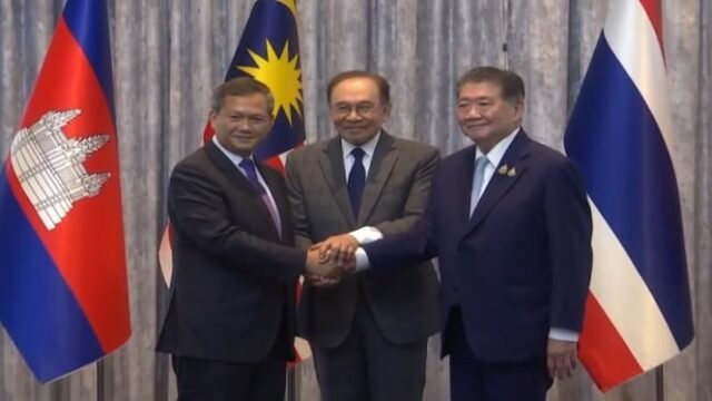 68874ee77f28b-pm-malaysia-anwar-ibrahim-mendamaikan-konflik-kamboja-dan-thailand_665_374.jpg