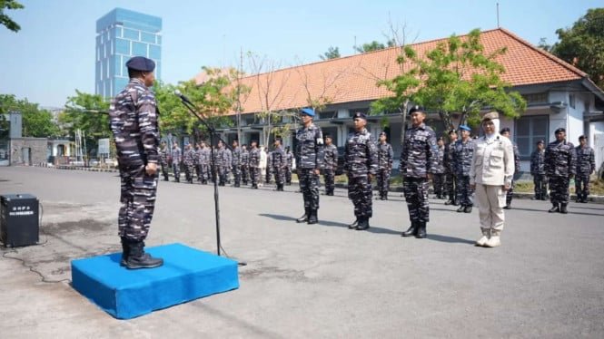 A principios de octubre, 119 soldados y funcionarios públicos promovieron oficialmente II