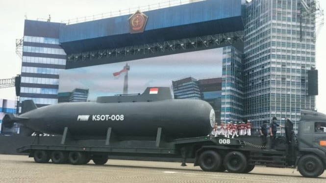 Un nuevo equipo de defensa hecho por PT Pal en un debut submarino autónomo en el 80 aniversario de TNI