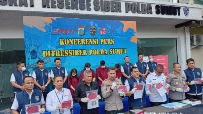 68f0c5bc354d8-pengungkapan-kasus-penipuan-dengan-korban-ayah-raline-shah_665_374.jpg