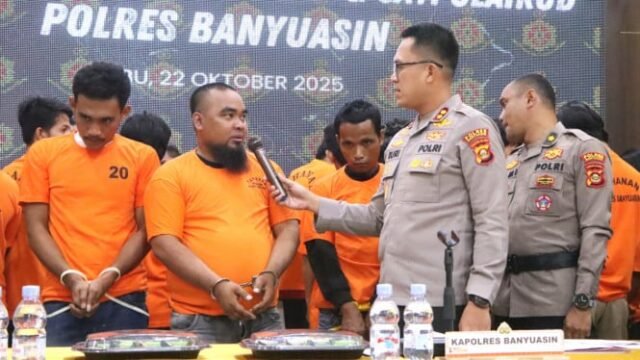 68f8ee5c1eaa7-polres-banyuasin-ungkap-pembunuhan-berencana-di-km-40-jalan-palembang-betung_665_374.j.jpeg