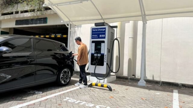 68fb49c707eb7-spklu-di-plaza-senayan_665_374.jpeg