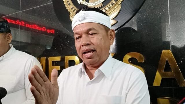 68fbac66bea09-gubernur-jawa-barat-dedi-mulyadi-di-bpk-jawa-barat_665_374.jpg