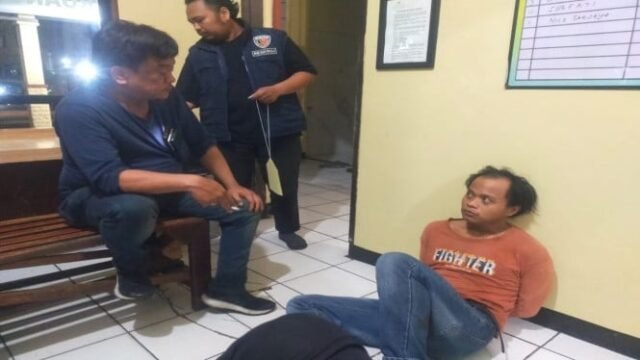 68fe018117348-pria-di-jaksel-ditangkap-usai-memukul-adik-ipar-pakai-palu-hingga-tewas_665_374.jpeg