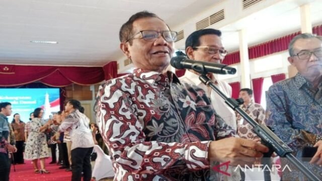 68fe30386acdb-mantan-menteri-koordinator-bidang-politik-hukum-dan-keamanan-mahfud-md_665_374.jpg