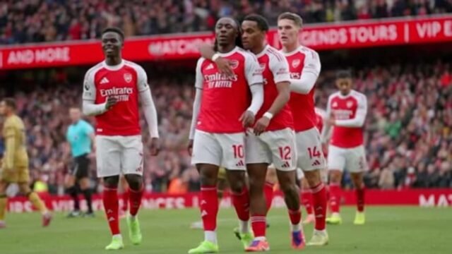68ff316fc19f2-pemain-arsenal_665_374.jpg