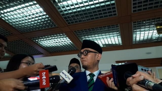 68ff69d4976ae-wakil-menteri-haji-dahnil-anzar-simanjuntak_665_374.jpg
