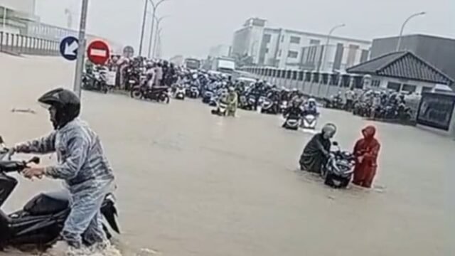 69002c2a9874d-banjir-melanda-kawasan-industri-kendal-jawa-tengah-selasa-28-10-25_665_374.jpg