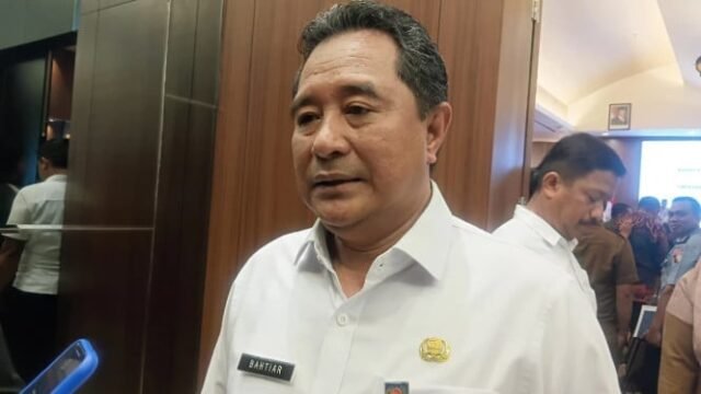 6900b7b9b15a1-direktur-jenderal-politik-dan-pemerintahan-umum-polpum-kemendagri-bahtiar_665_374.jpg