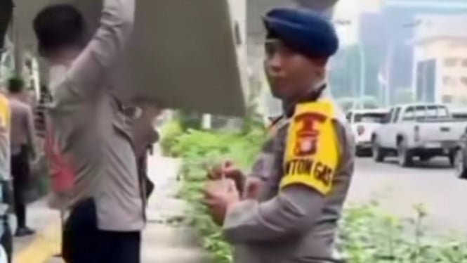 690208b70f22d-oknum-polisi-ketahuan-godain-wanita-di-jaksel_665_374.jpg