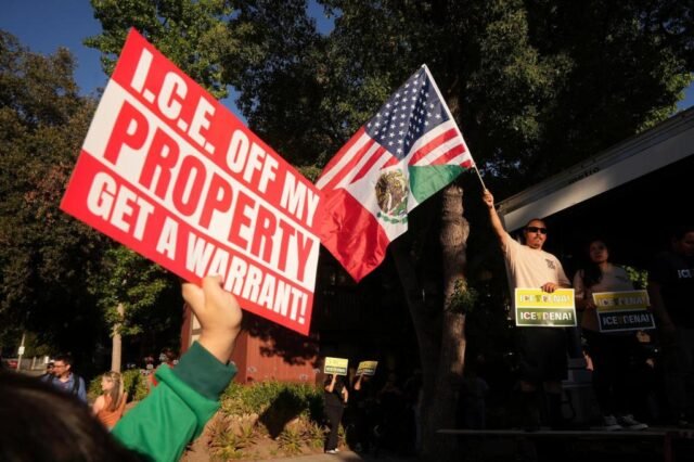 Immigration_Raids_California_27814.jpg