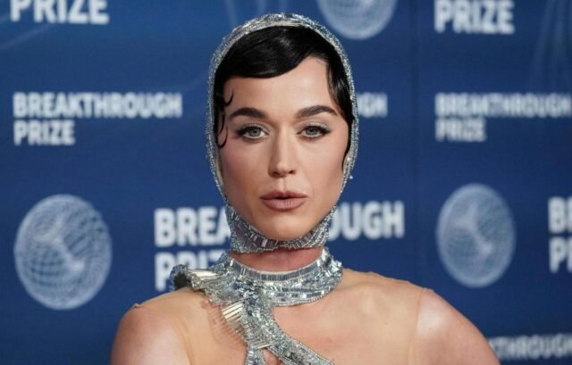 Katy_Perry_Mansion_Trial_12859.jpg