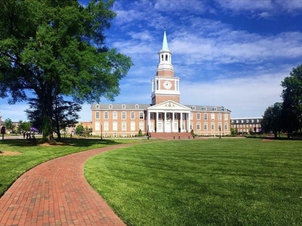 Roberts_Hall_at_High_Point_University_0.jpg