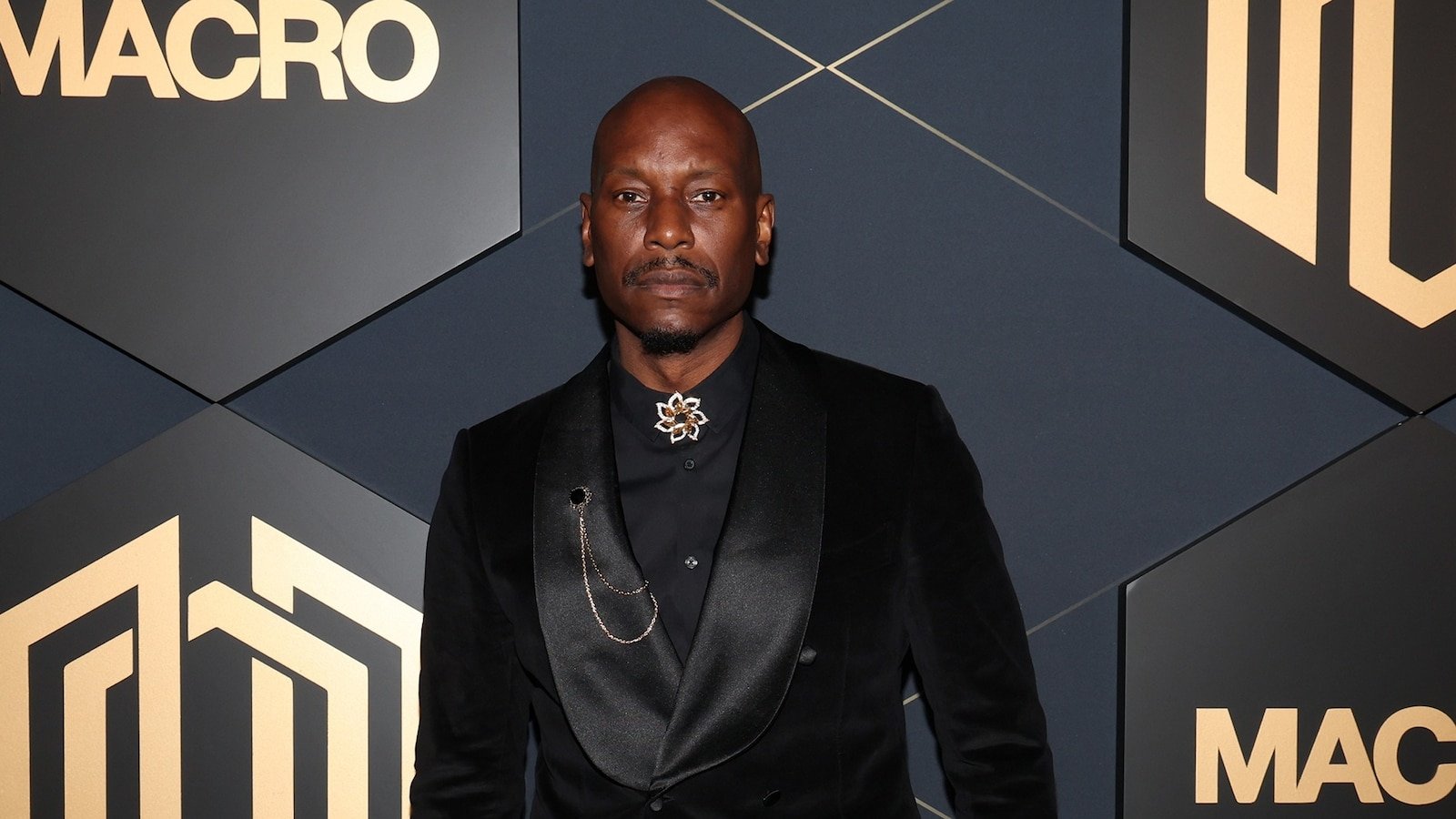 Tyrese Gibson se entrega, liberado bajo un vínculo en el caso de la crueldad de los animales del condado de Fulton