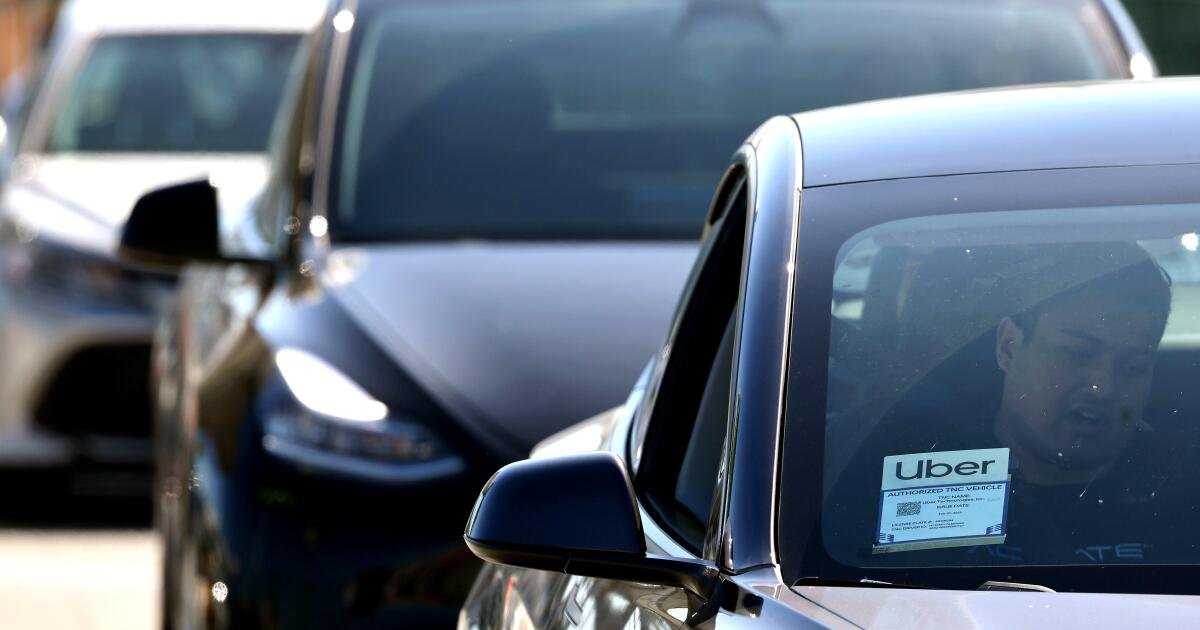 La nueva ley de Newsom permite que los conductores de desplazamiento sean sindicatos