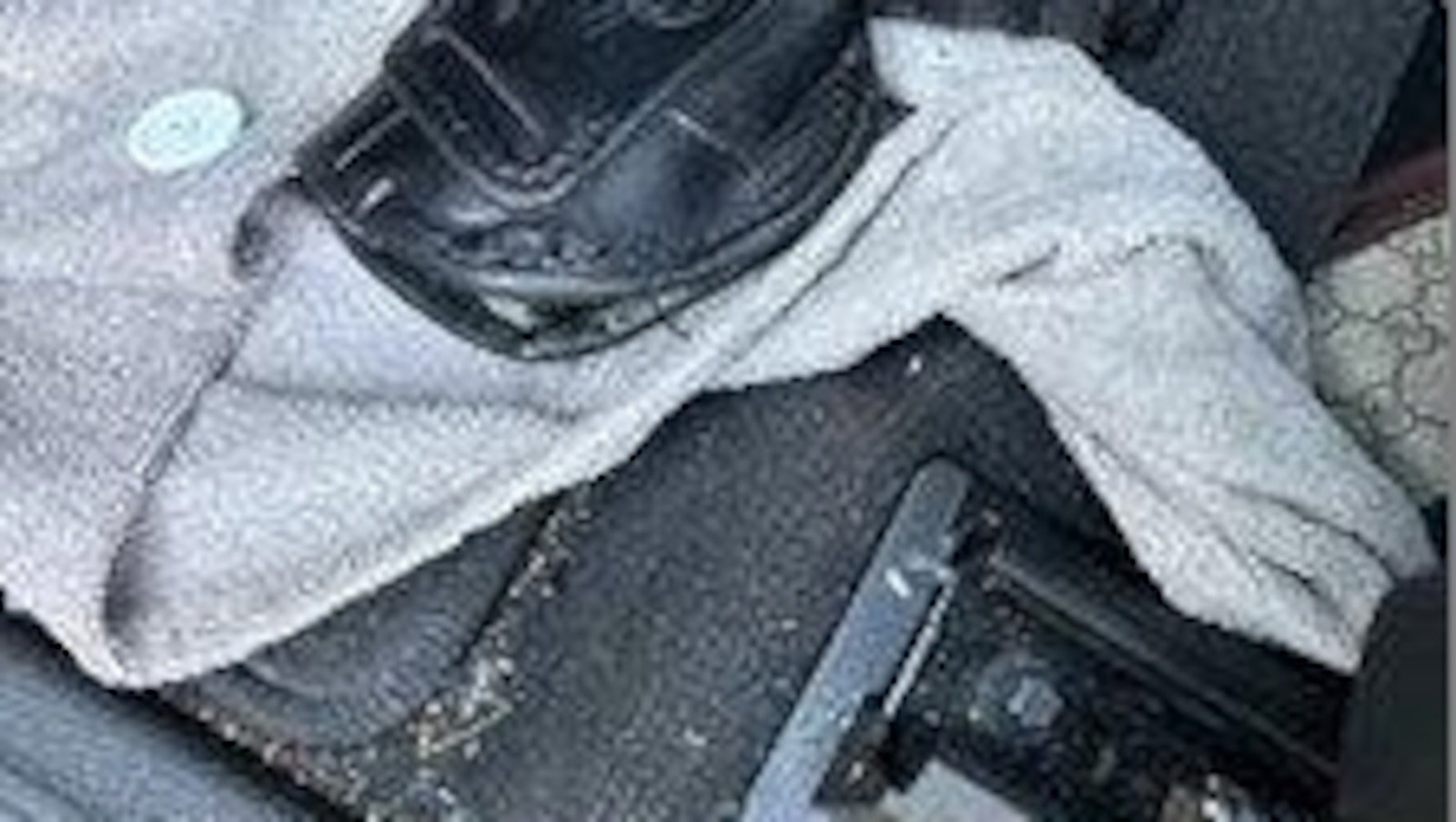 Se acusaron a las armas de fuego federales por el crimen después del arresto del ex superintendente de Iow Inmigración